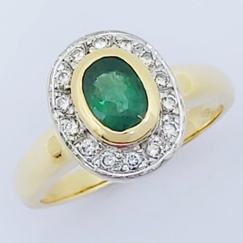 Ring 750/- mit einem Smaragd und Brillanten, Größe: 58, 7,61g