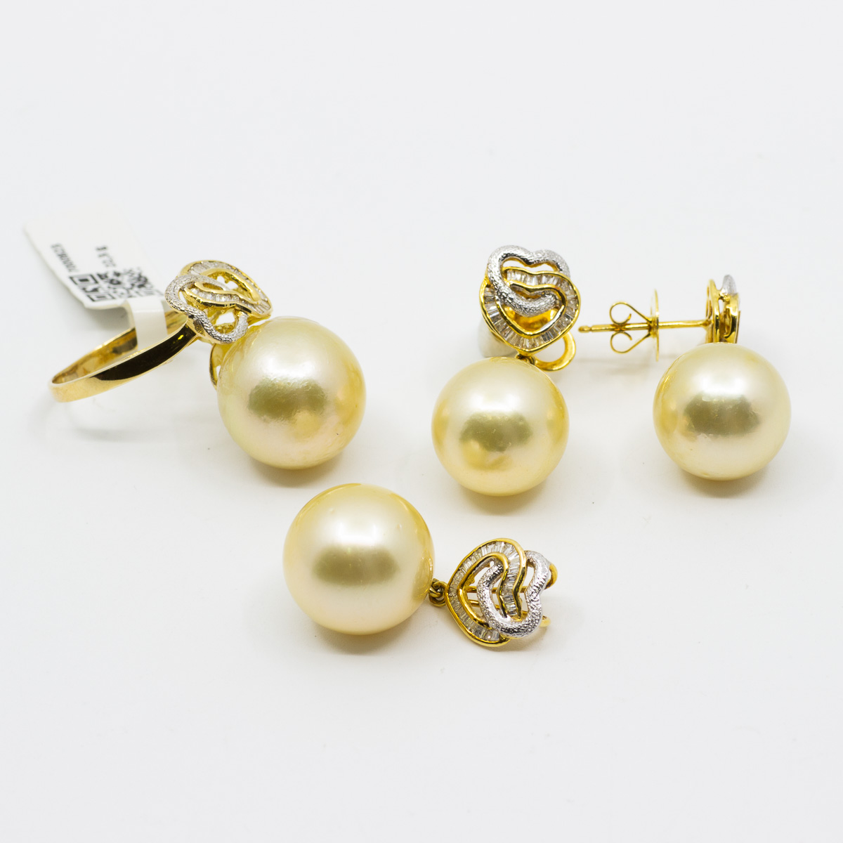 1 Schmuckset 585/- Gelbgold  mit Perlen und Diamanten, Ring gr: 52, Ohrringe und Anhänger 28 x 13,5