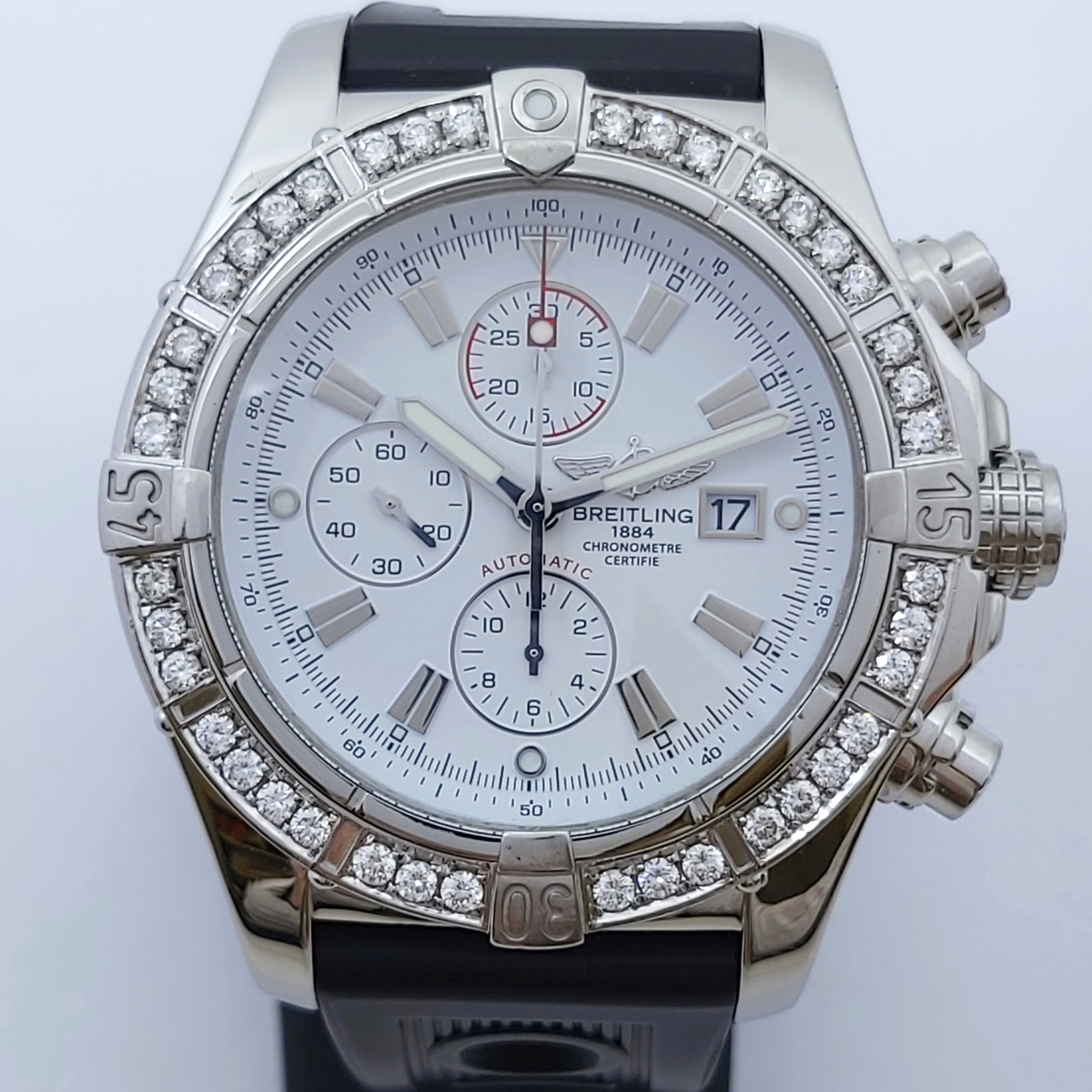 Armbanduhr Breitling Avenger A13370 mit Kautschuckband N.2387745 mit Custom-Brillantlünette, Box