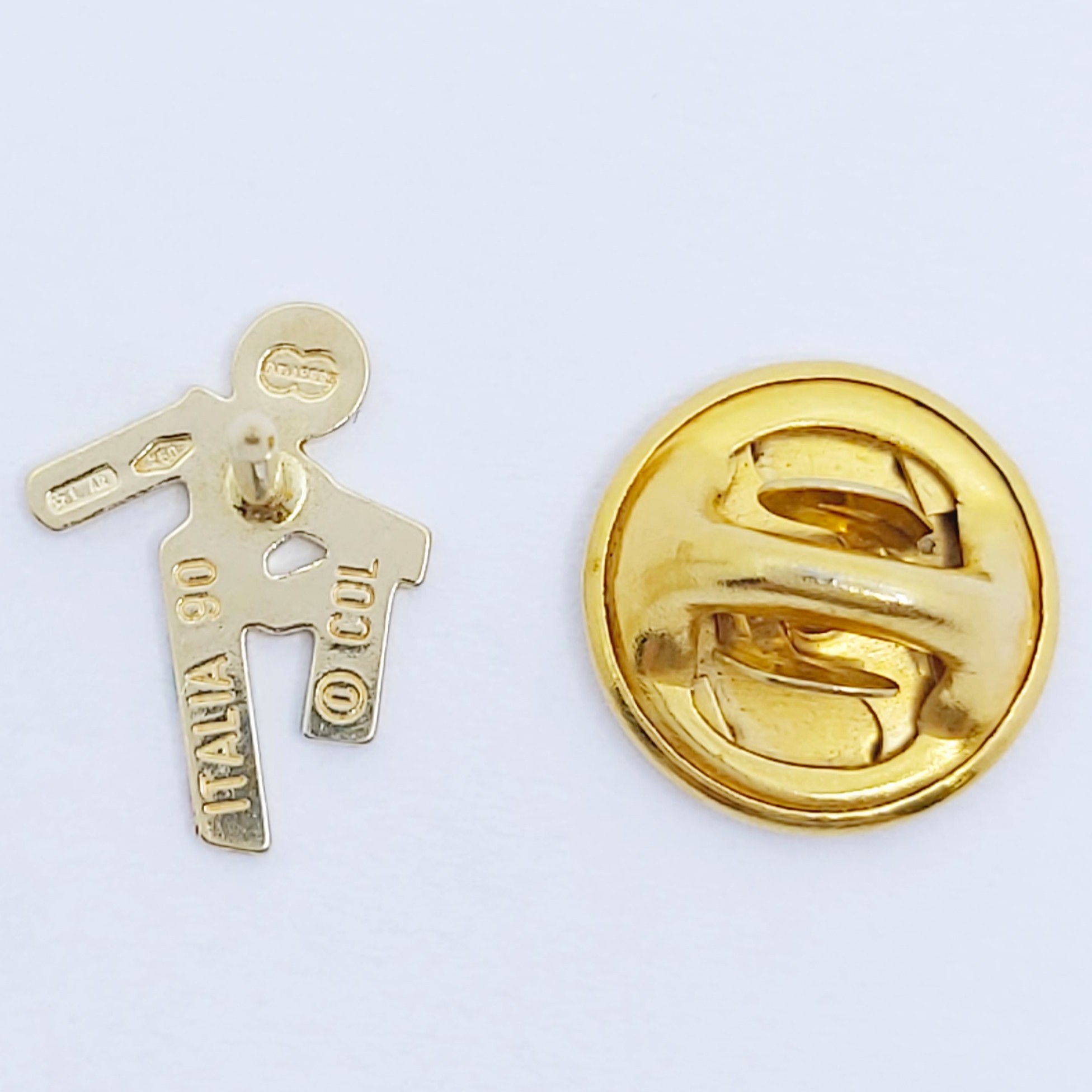 Pin "Fußballer" 750/-, 0,770g
