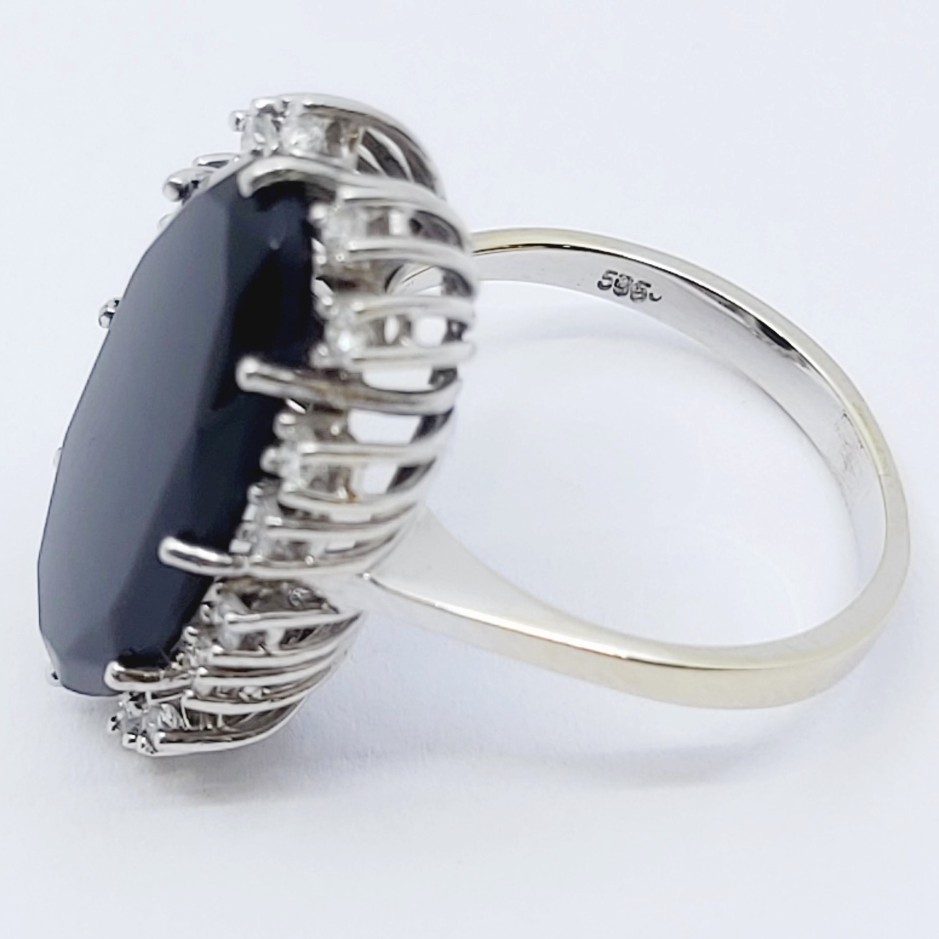 Ring 585/- mit einem Onyx und Brillanten, Größe: 58,5, 6,200g