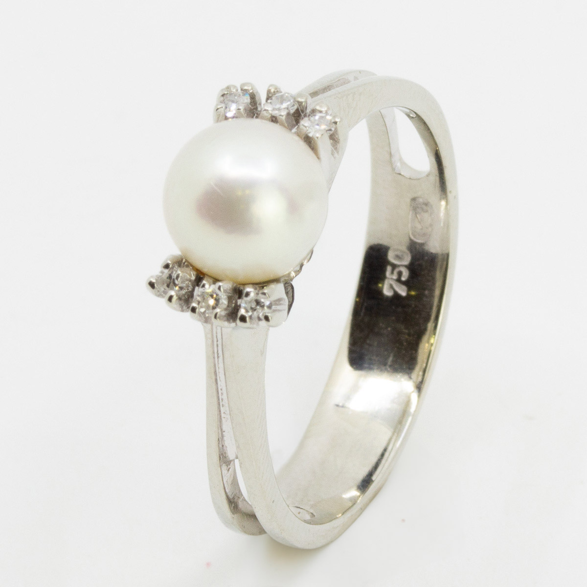 1 Ring 750/-, mit Diamanten, 1 Perle, Größe: 58, 5,06 g