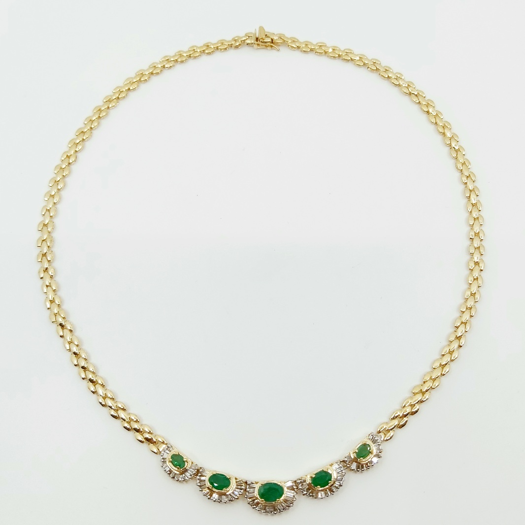 1 Collier 585/- mit Smaragden und Diamanten, 31,36 g