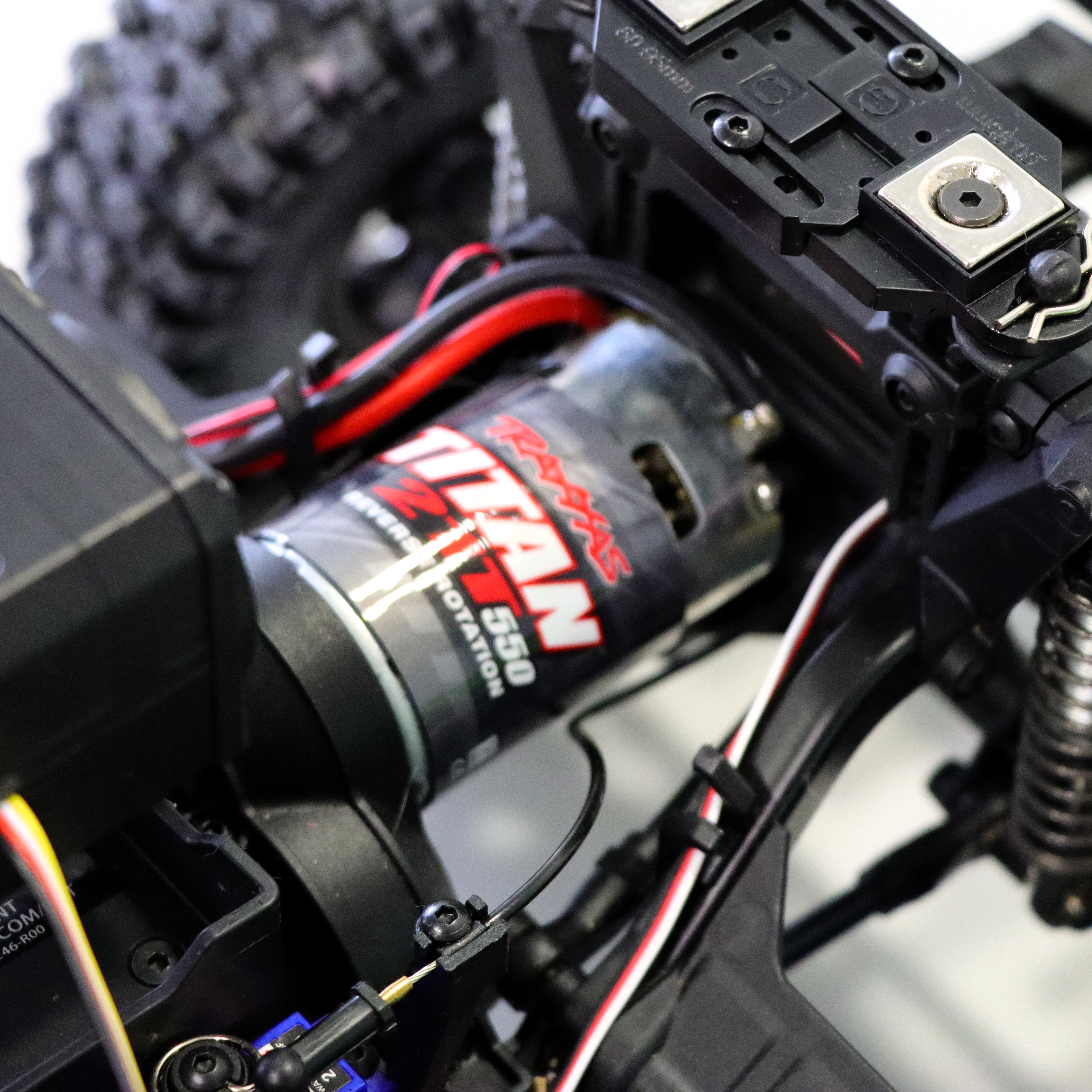 Modell TRAXXAS Com/Pat 1:40 Landrover Defender