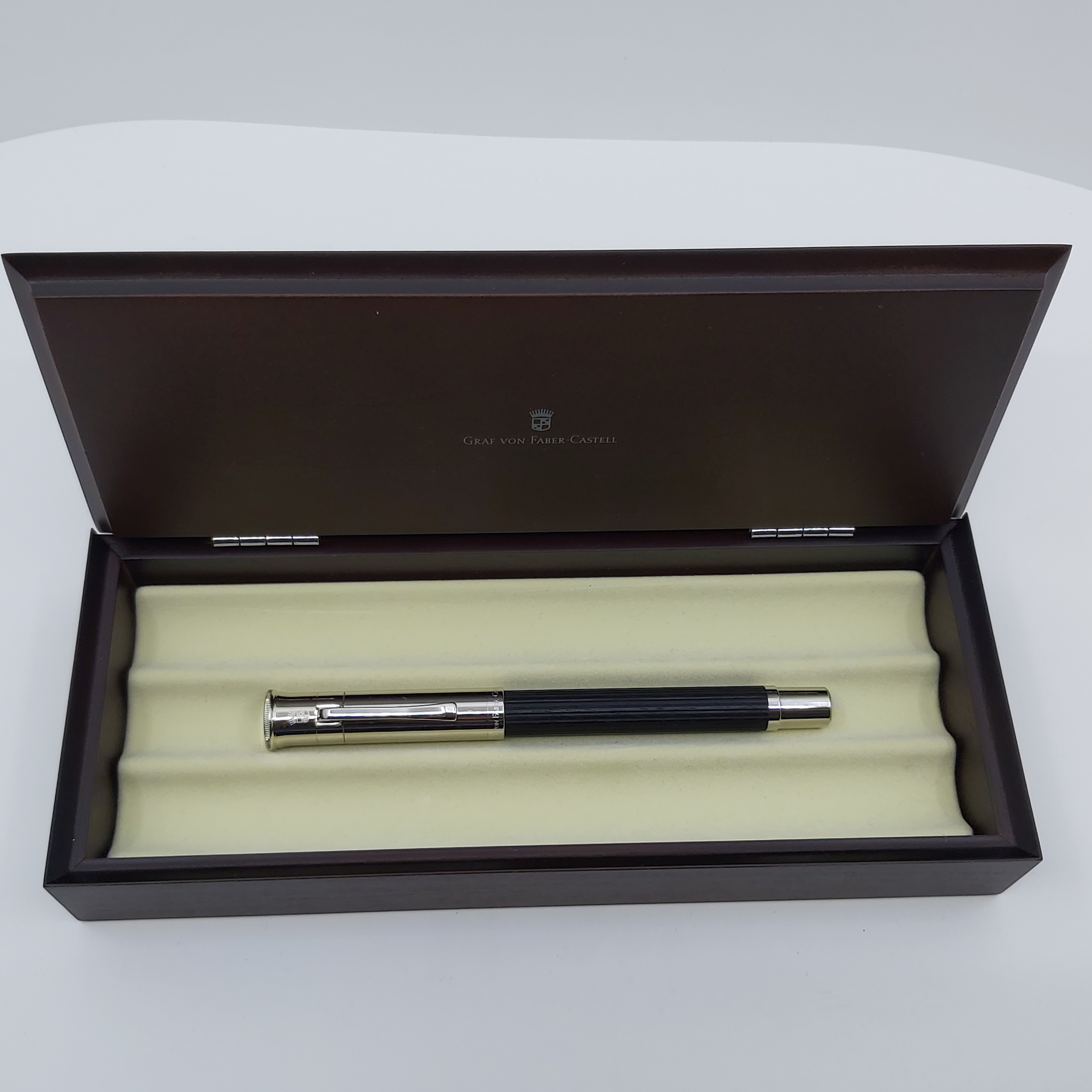 Füllfederhalter Faber Castell Classic "B"
