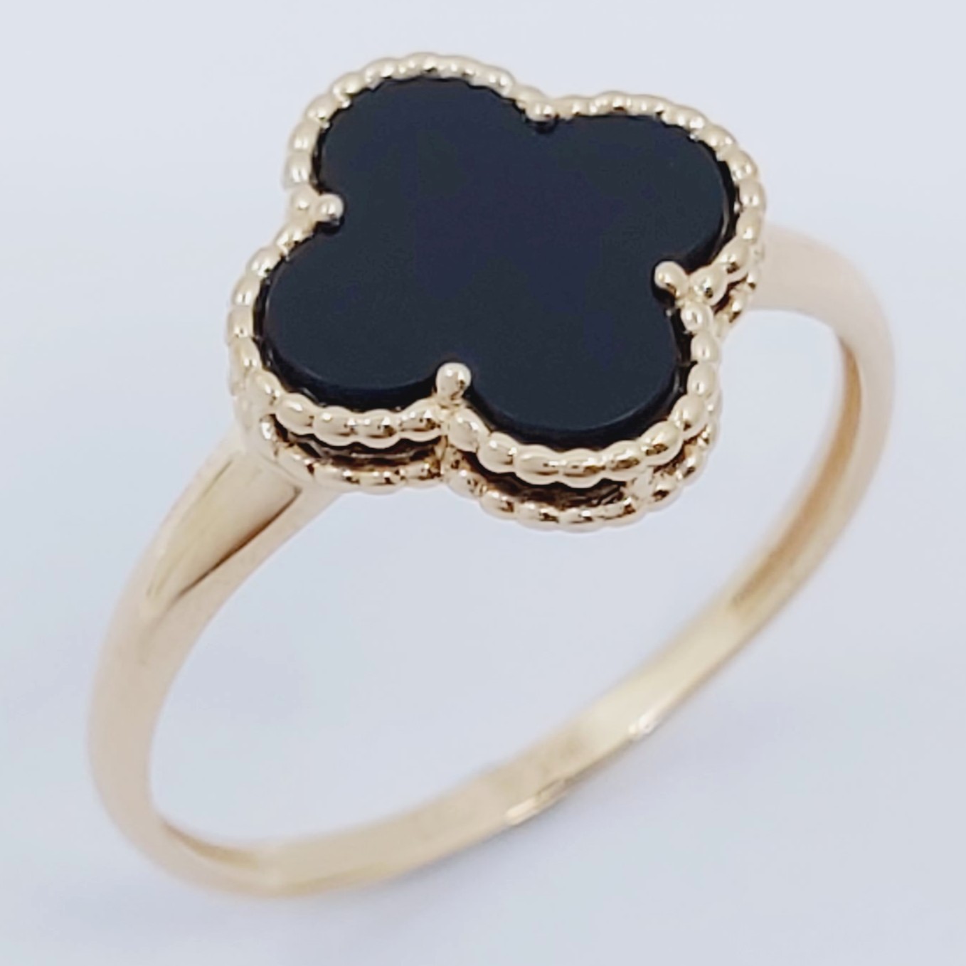Ring 585/- mit Onyx-Kleeblatt, Größe: 58, 1,670g