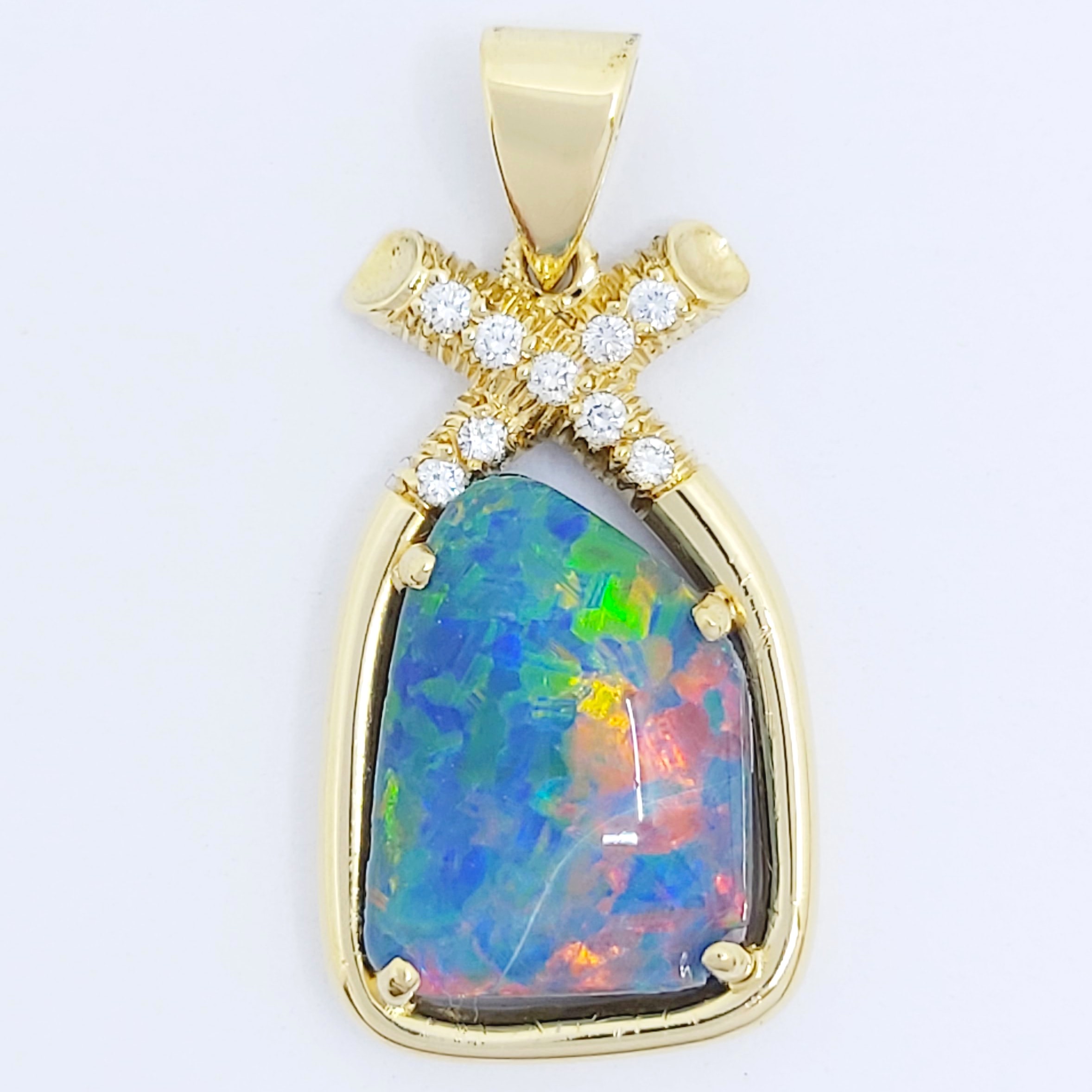 Anhänger 750/- mit einem Opal und Brillanten, 4,38g