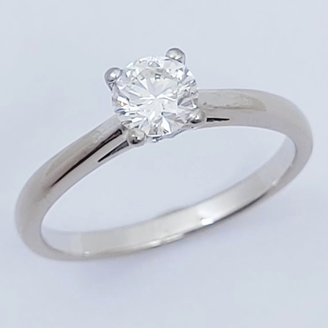 Ring 750/- mit einem Brillant, Größe: 53, 2,99g