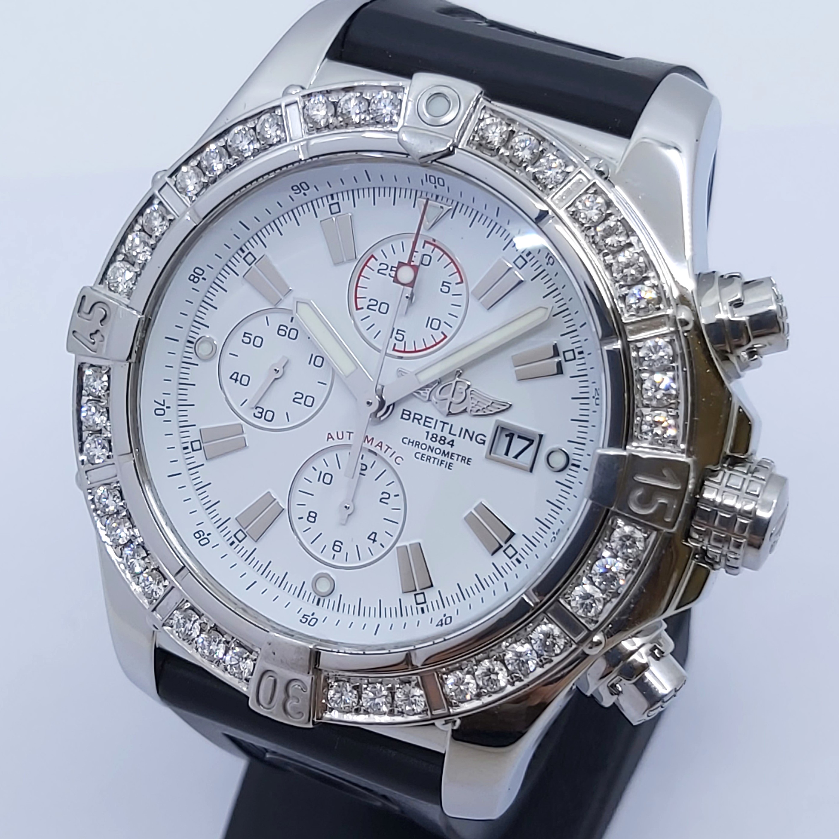 Armbanduhr Breitling Avenger A13370 mit Kautschuckband N.2387745 mit Custom-Brillantlünette, Box