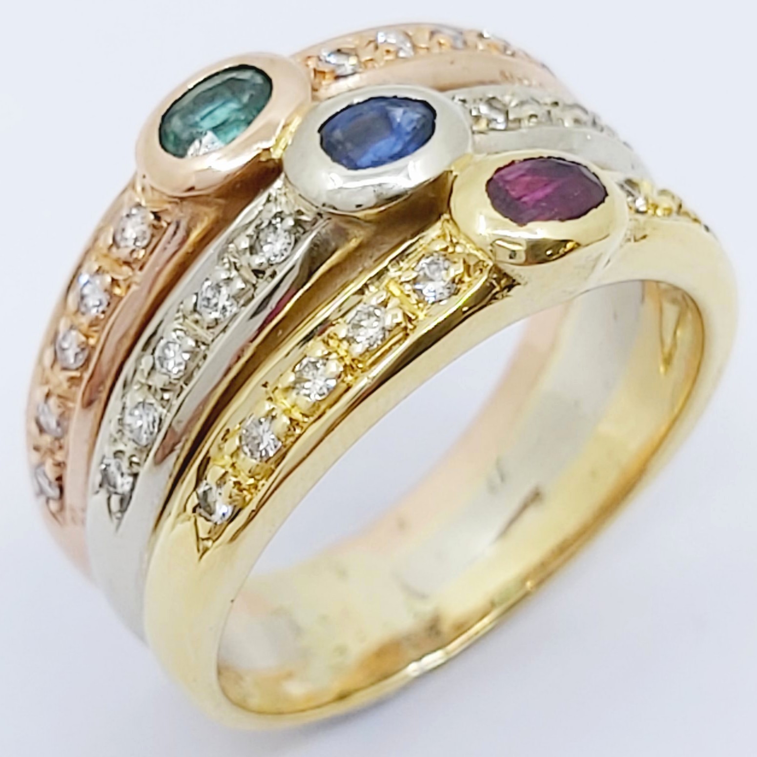 Ring 750/- mit einem Rubin, Saphir, Smaragd und Diamanten, Größe: 56, 9,43g