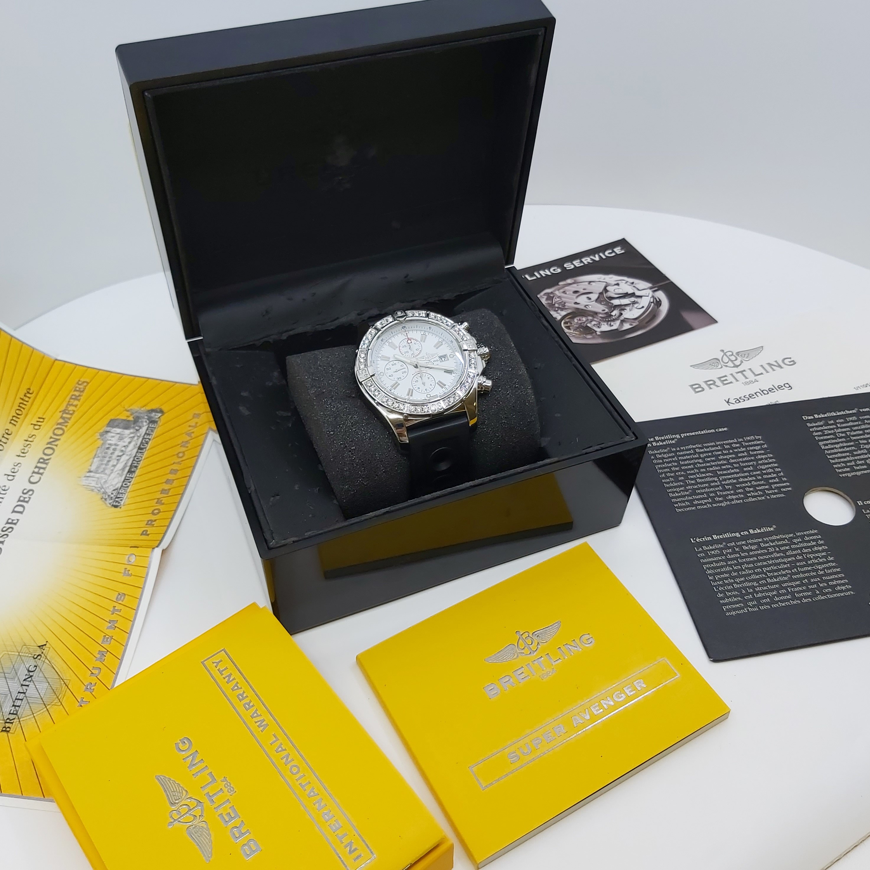 Armbanduhr Breitling Avenger A13370 mit Kautschuckband N.2387745 mit Custom-Brillantlünette, Box