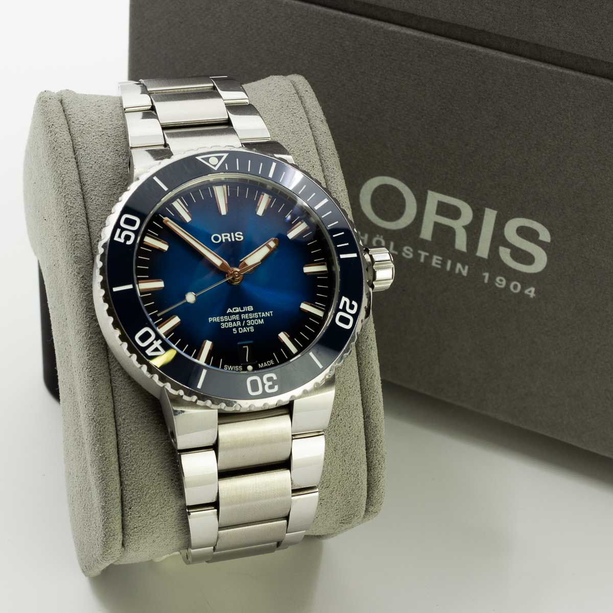 1 Armbanduhr Oris Aquis Date, Caliber 400, Originalbox, Uhrinstinkt-Zertifikat