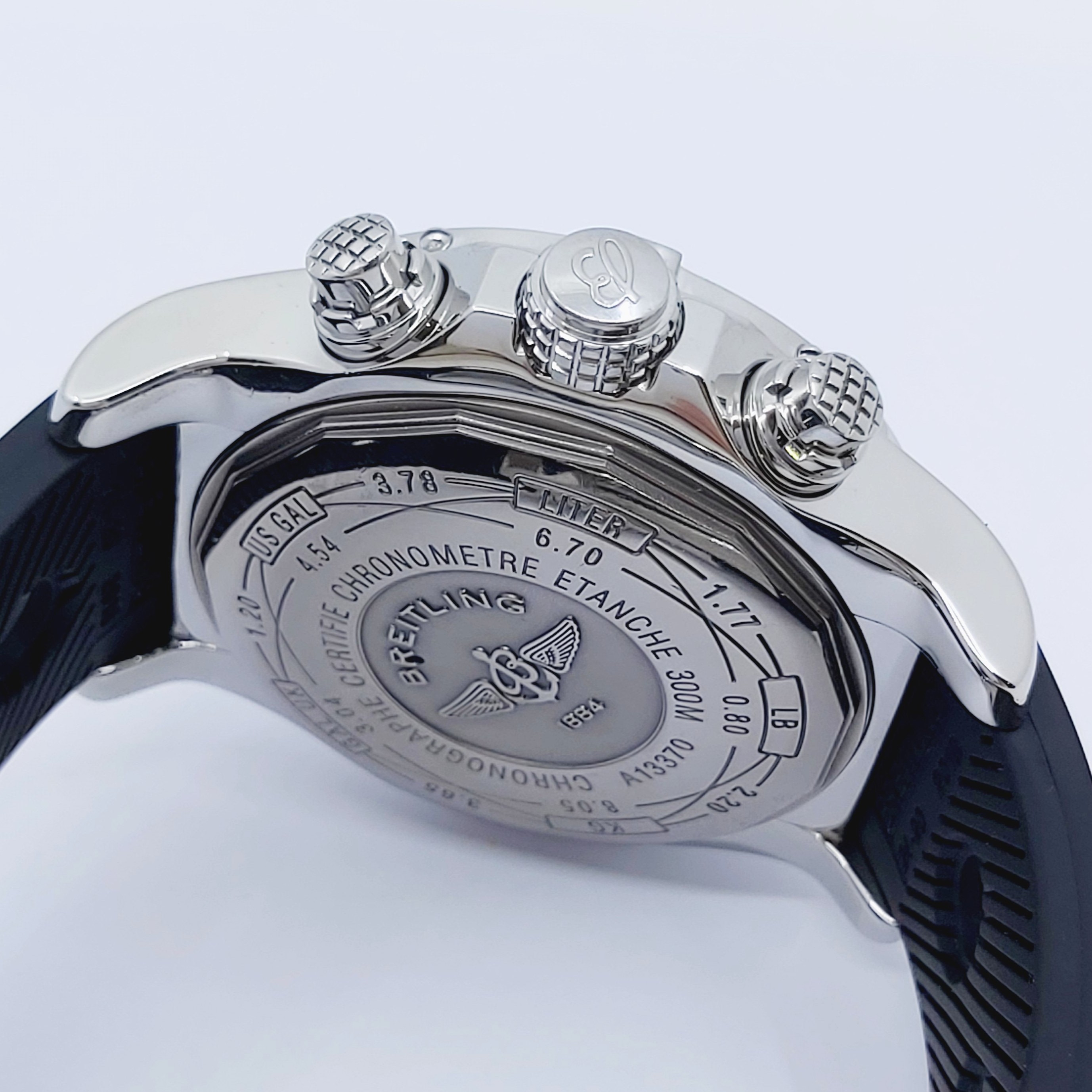 Armbanduhr Breitling Avenger A13370 mit Kautschuckband N.2387745 mit Custom-Brillantlünette, Box