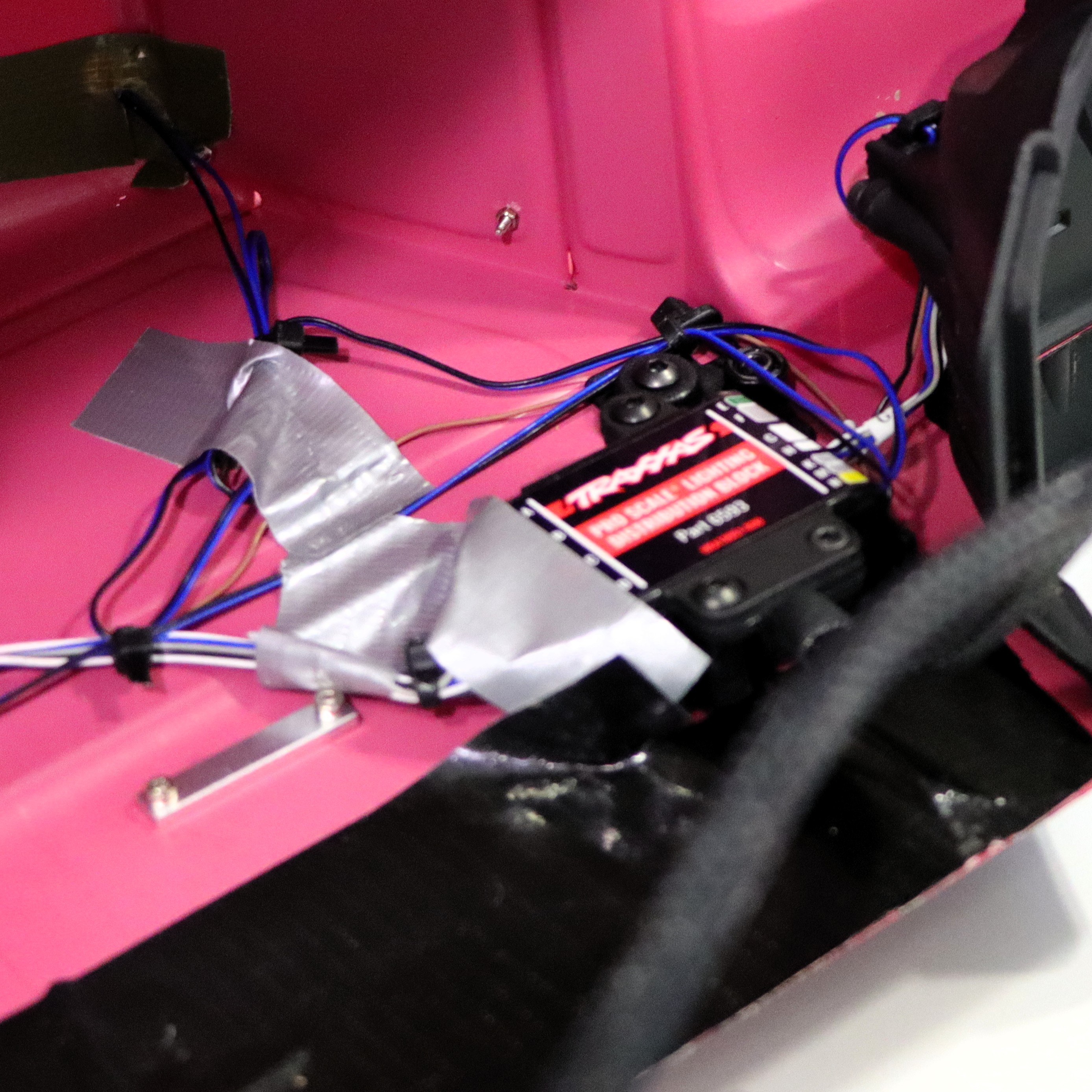 Modell TRAXXAS Com/Pat 1:40 Landrover Defender