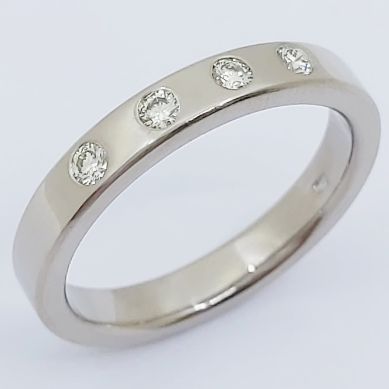 Ring 750/- mit Brillanten, Größe: 57, 6,44g