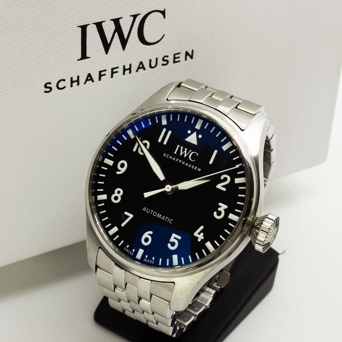 1 Armbanduhr IWC Big Pilot IW329301 mit Stahlband + Original-Lederband, Originalpapiere (Mai 2022) und -box,