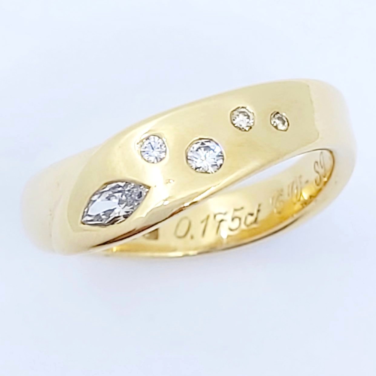 Ring 750/-, Größe: 51 mit Diamantnavette und Brillanten, 6,71g