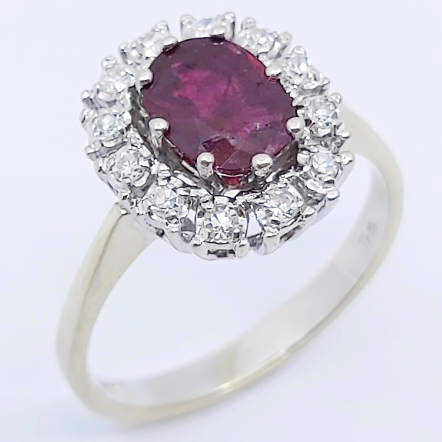 Ring 585/- mit einem Rubin und Diamanten, Größe: 56, 3,75g
