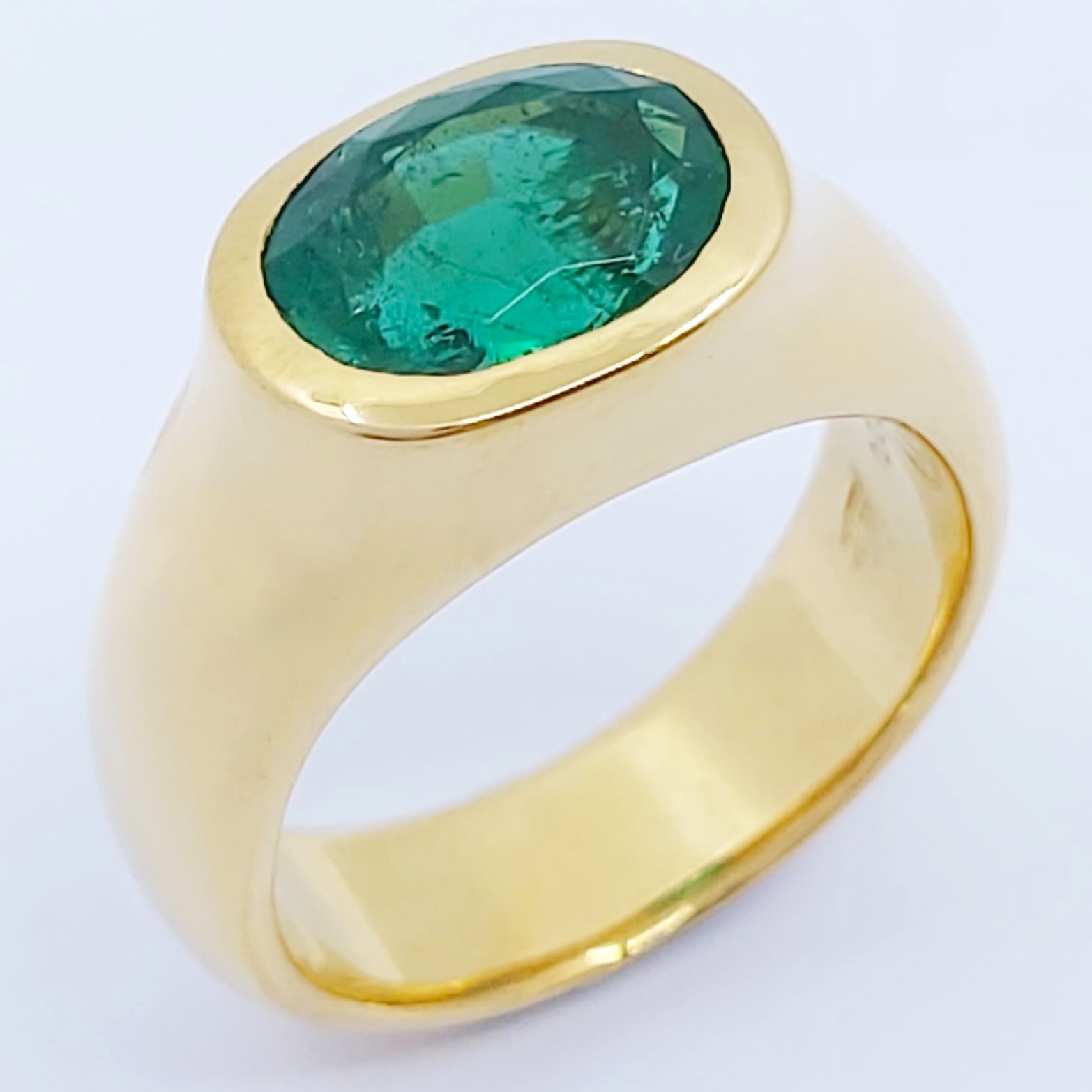 Ring 900/- mit einem Smaragd, Größe: 62, 24,78g