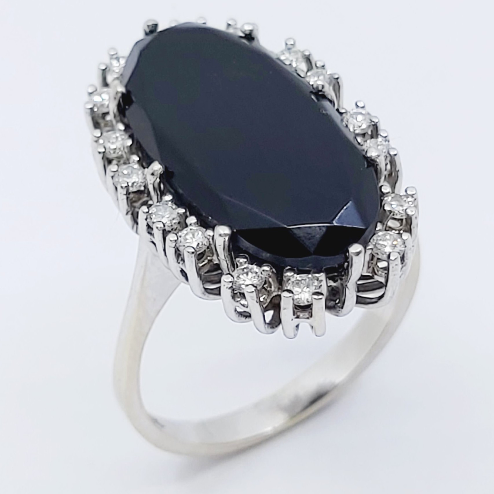 Ring 585/- mit einem Onyx und Brillanten, Größe: 58,5, 6,200g