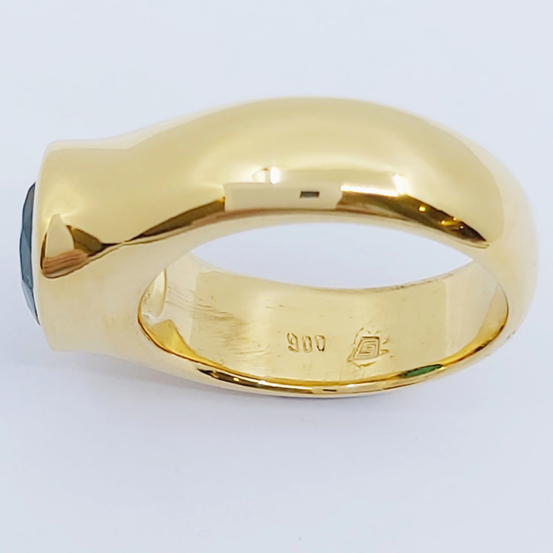 Ring 900/- mit einem Smaragd, Größe: 62, 24,78g