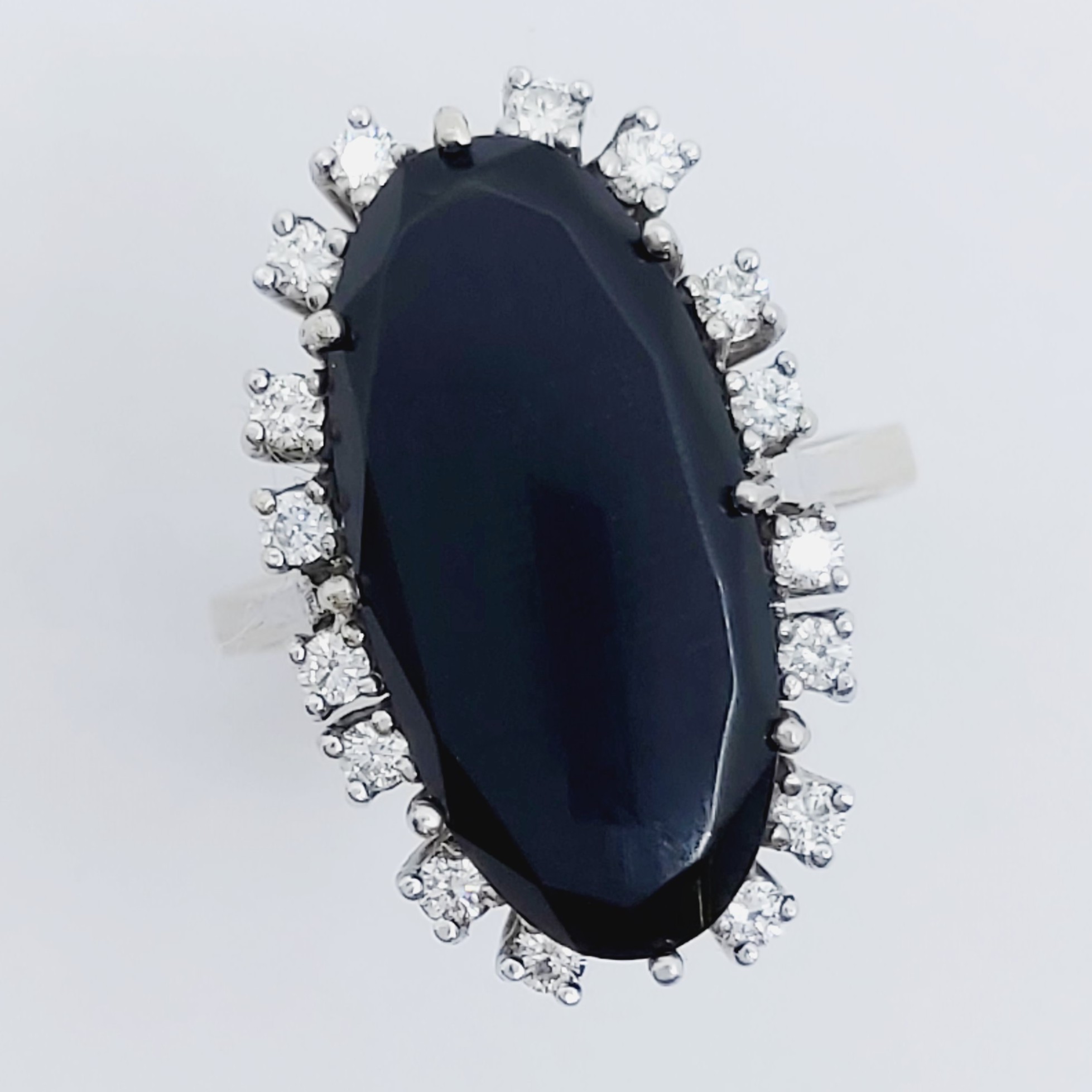 Ring 585/- mit einem Onyx und Brillanten, Größe: 58,5, 6,200g