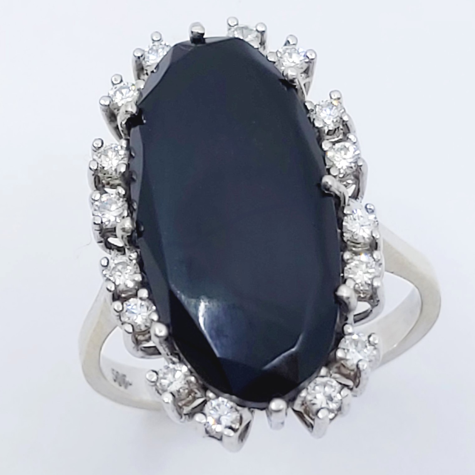 Ring 585/- mit einem Onyx und Brillanten, Größe: 58,5, 6,200g