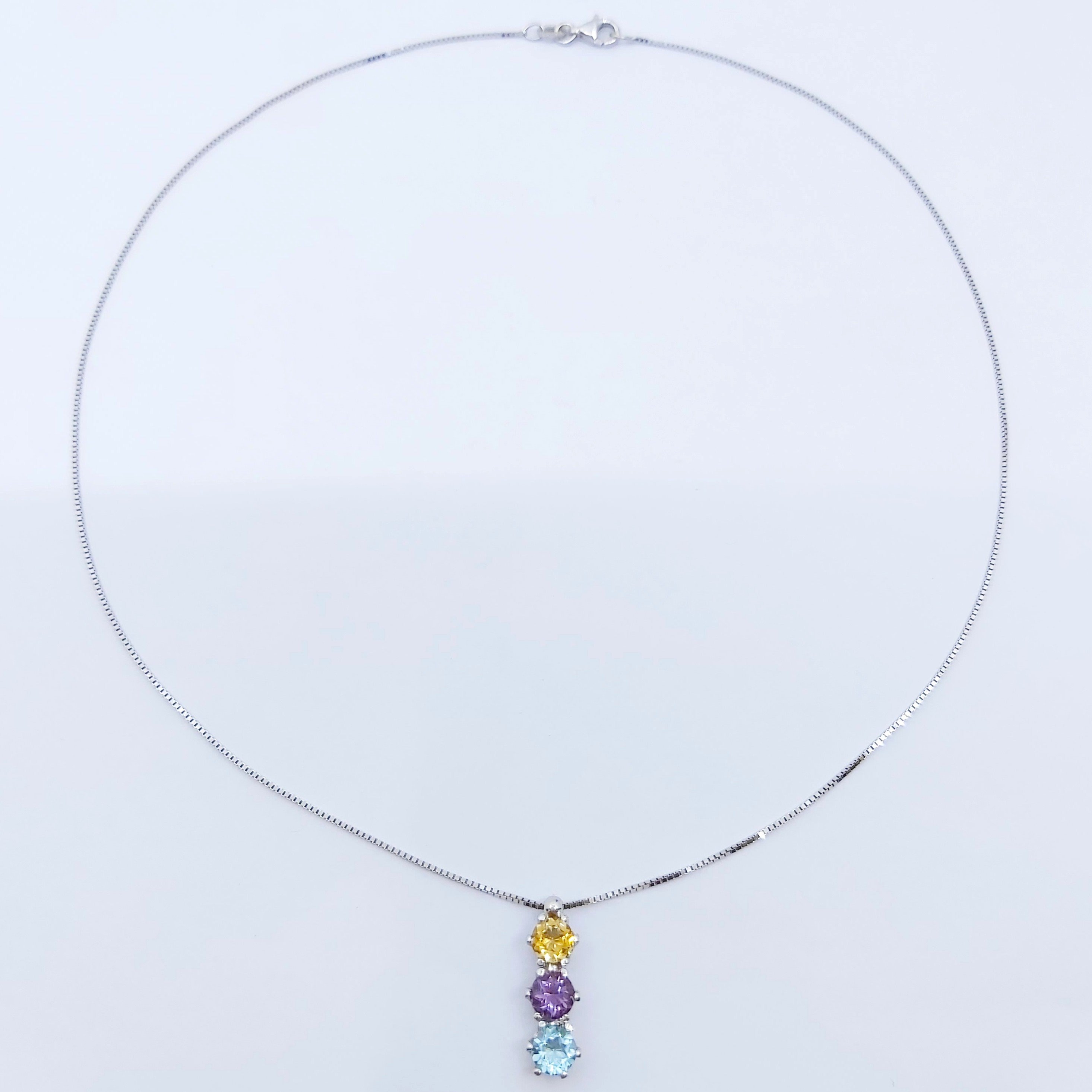Halskette 750/- mit farbigen Steinen, Länge: 42cm, 4,14g