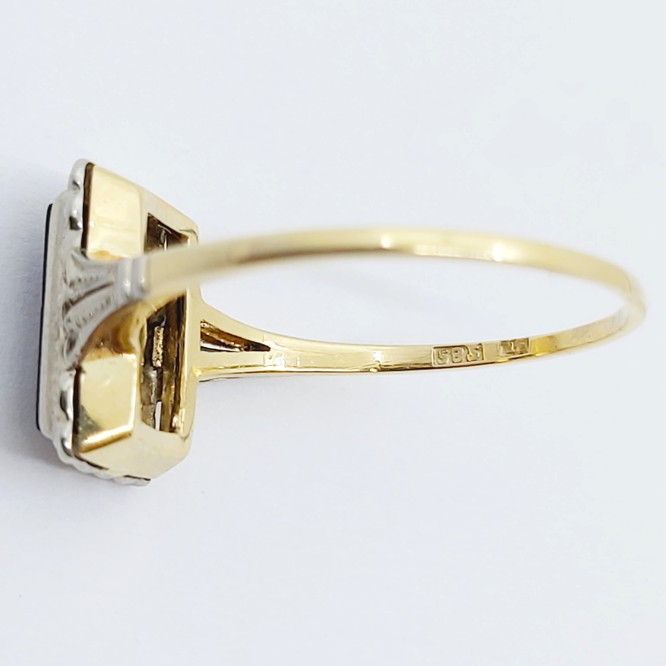 Ring 585/-, Größe: 61 mit Onyx und Diamant, 2,40g