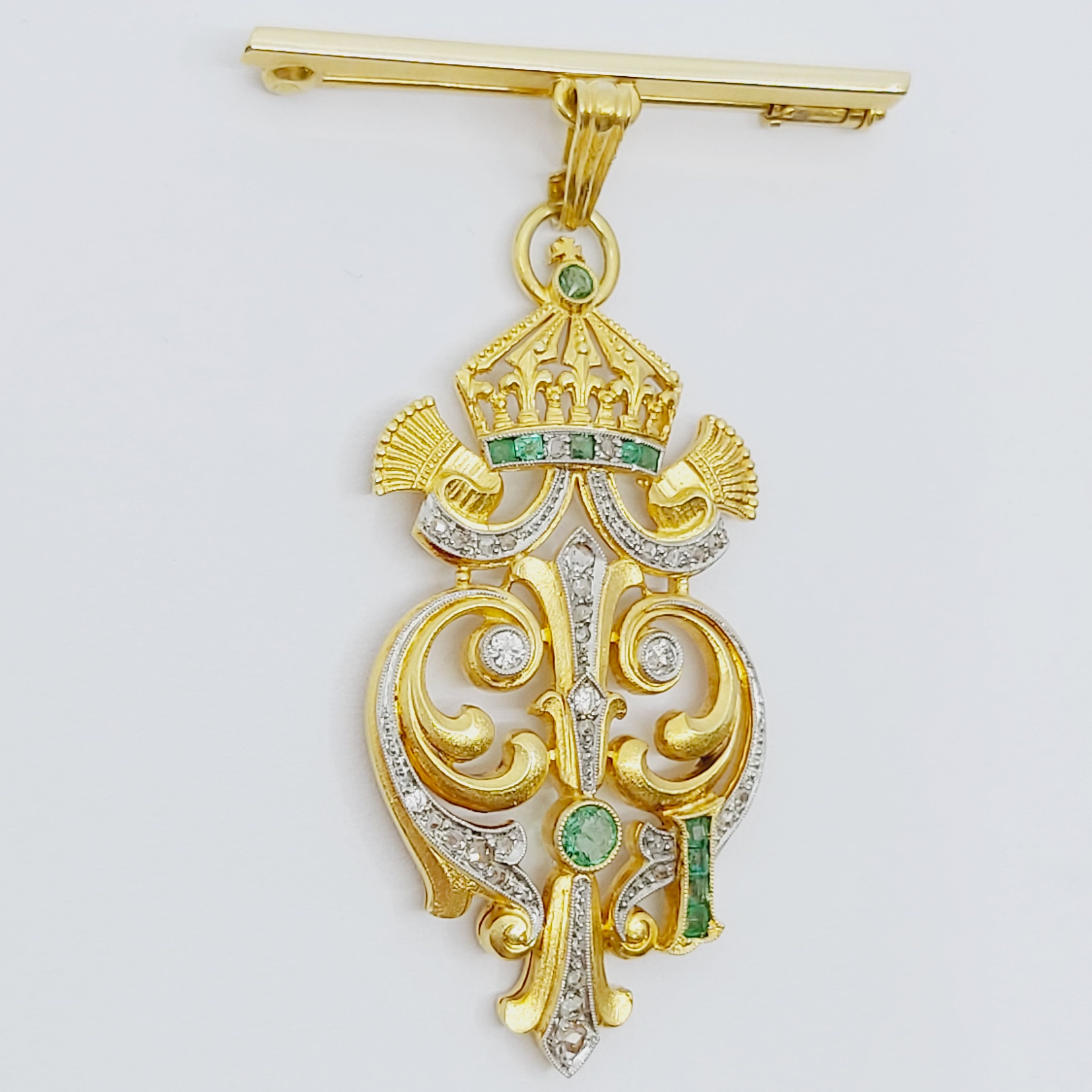 Anhänger/Brosche 585/- mit Brillanten, Diamanten und Smaragden, 11,050g