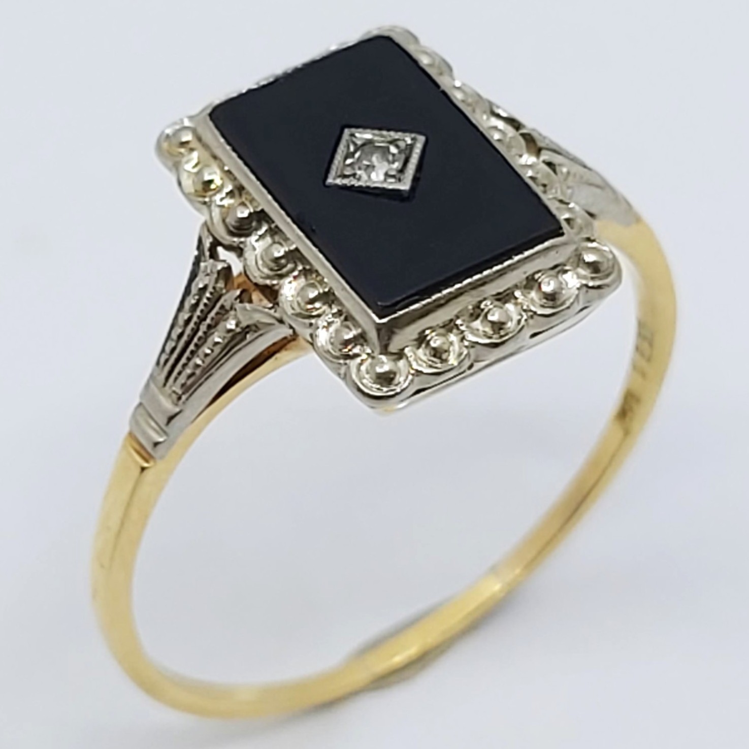 Ring 585/-, Größe: 61 mit Onyx und Diamant, 2,40g