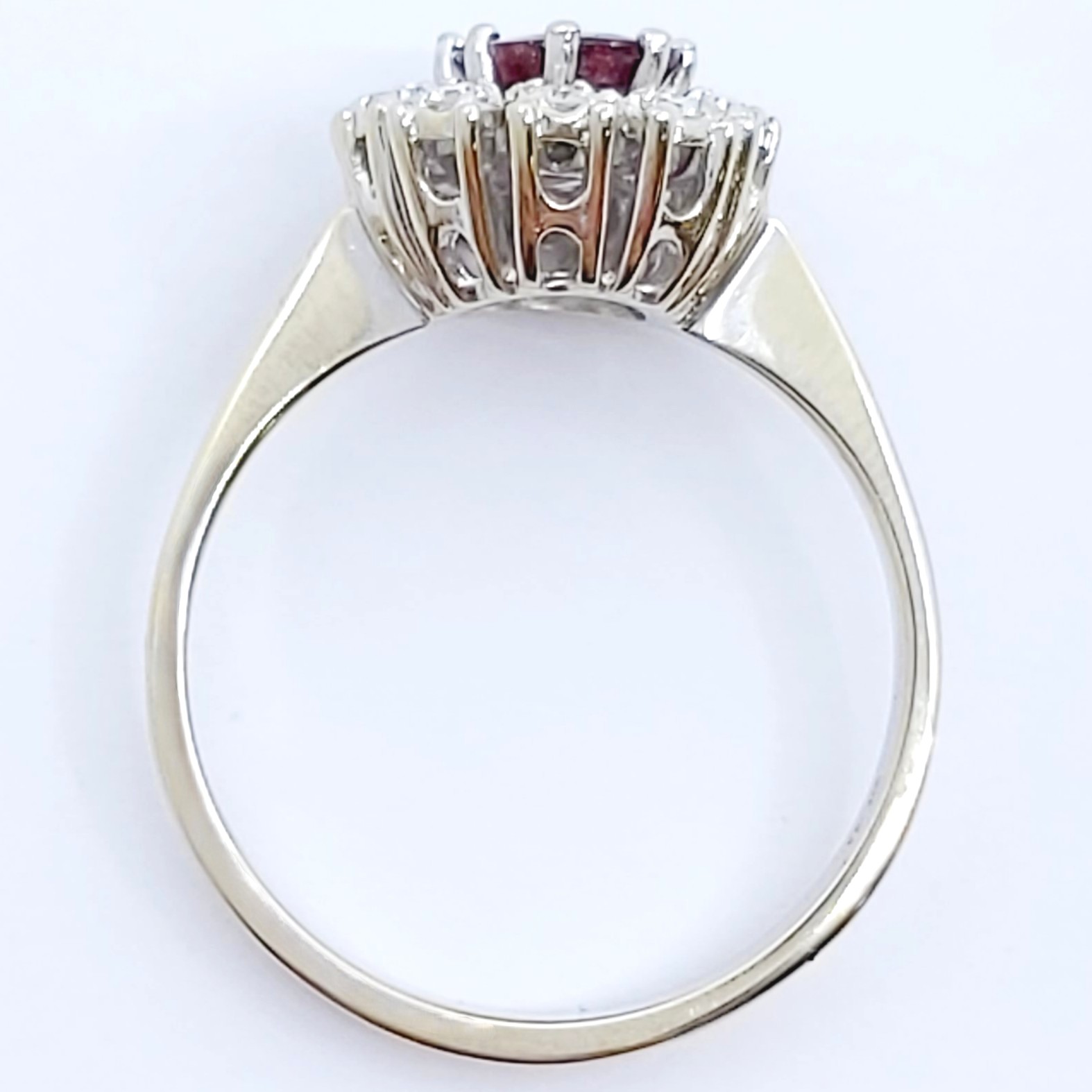 Ring 585/- mit einem Rubin und Diamanten, Größe: 56, 3,75g