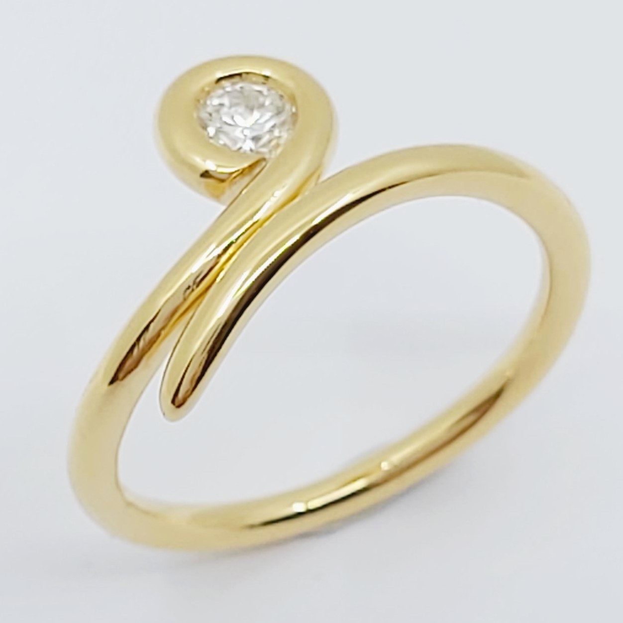 Ring 750/- mit einem Brillant, Größe: 51, 3,21g