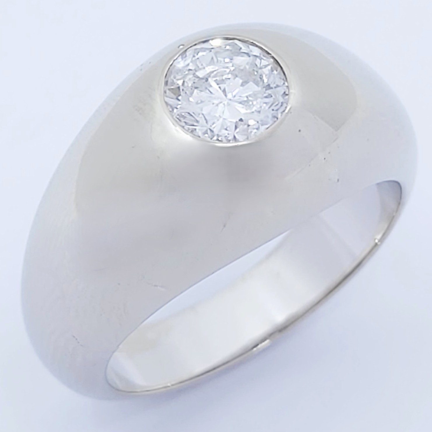 Ring 750/-  Größe: 62 mit einem Brillant, 22,5g