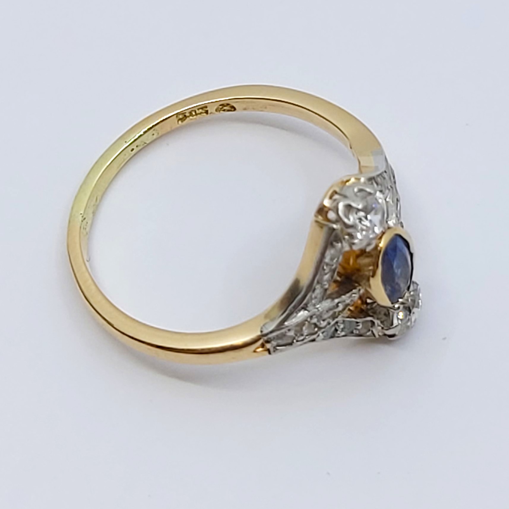 Ring 585/-, Größe: 54 mit Saphir und Diamanten 3,12g