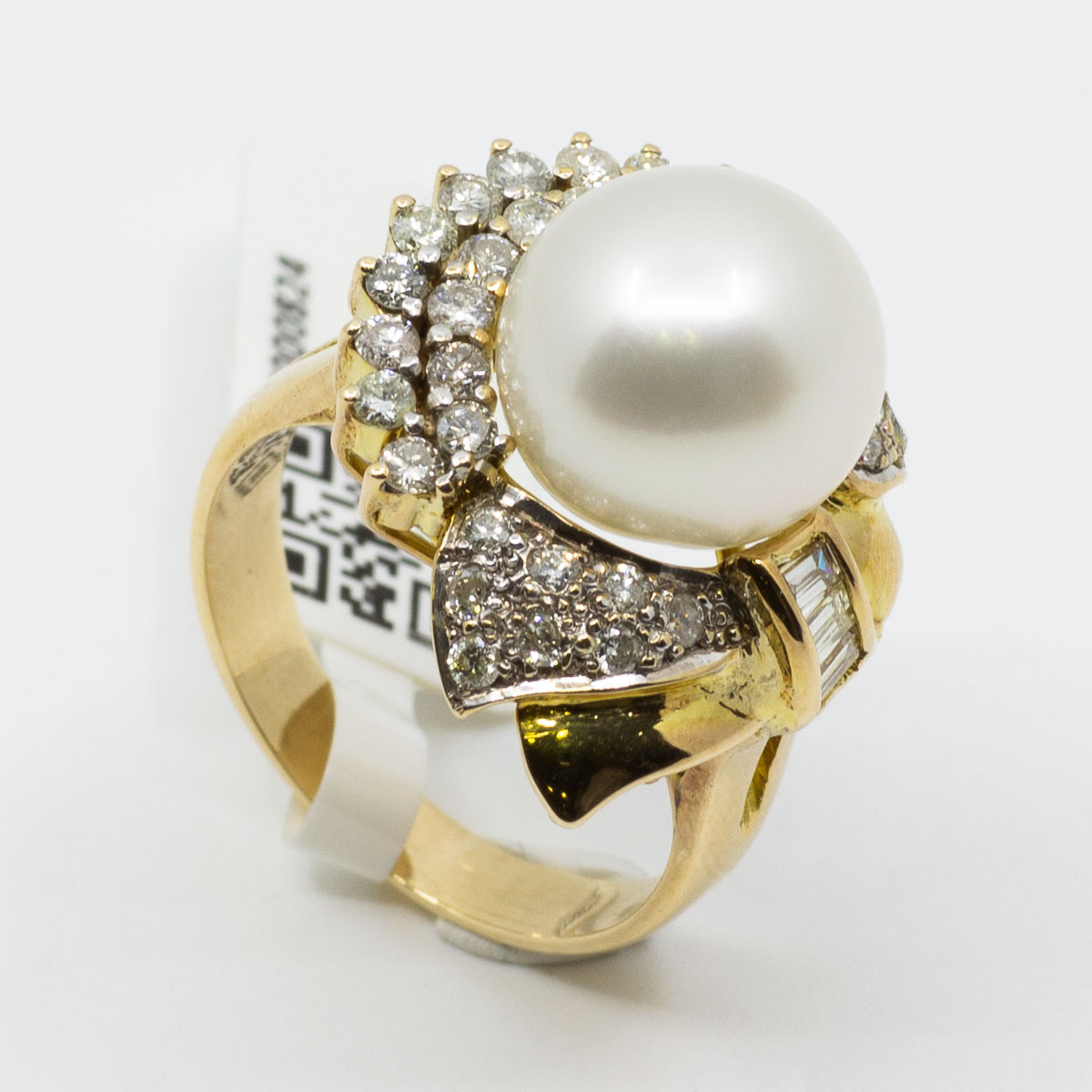 1 Ring 585/- Gebgold mit 33 Brillanten  und 3 Diamanten Trapez, gr.:53, 7,2 g