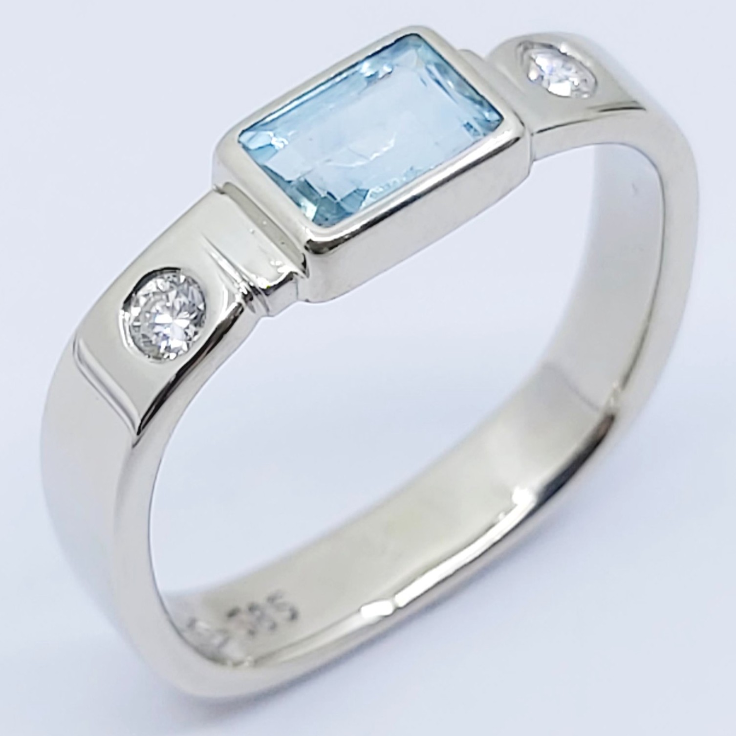 Ring 585/- mit Aquamarin und Brillanten, Größe: 57, 4,13g