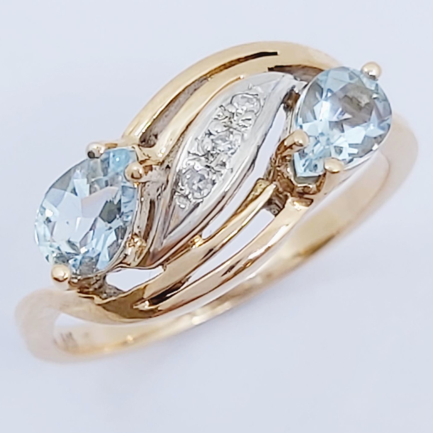 Ring 585/- mit Topase und Diamaten, Größe: 55, 3,14g