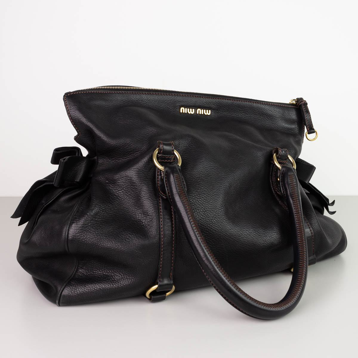 1 Leder-Handtasche Miu Miu, Bow Bag Mocca, Höhe ca. 30cm