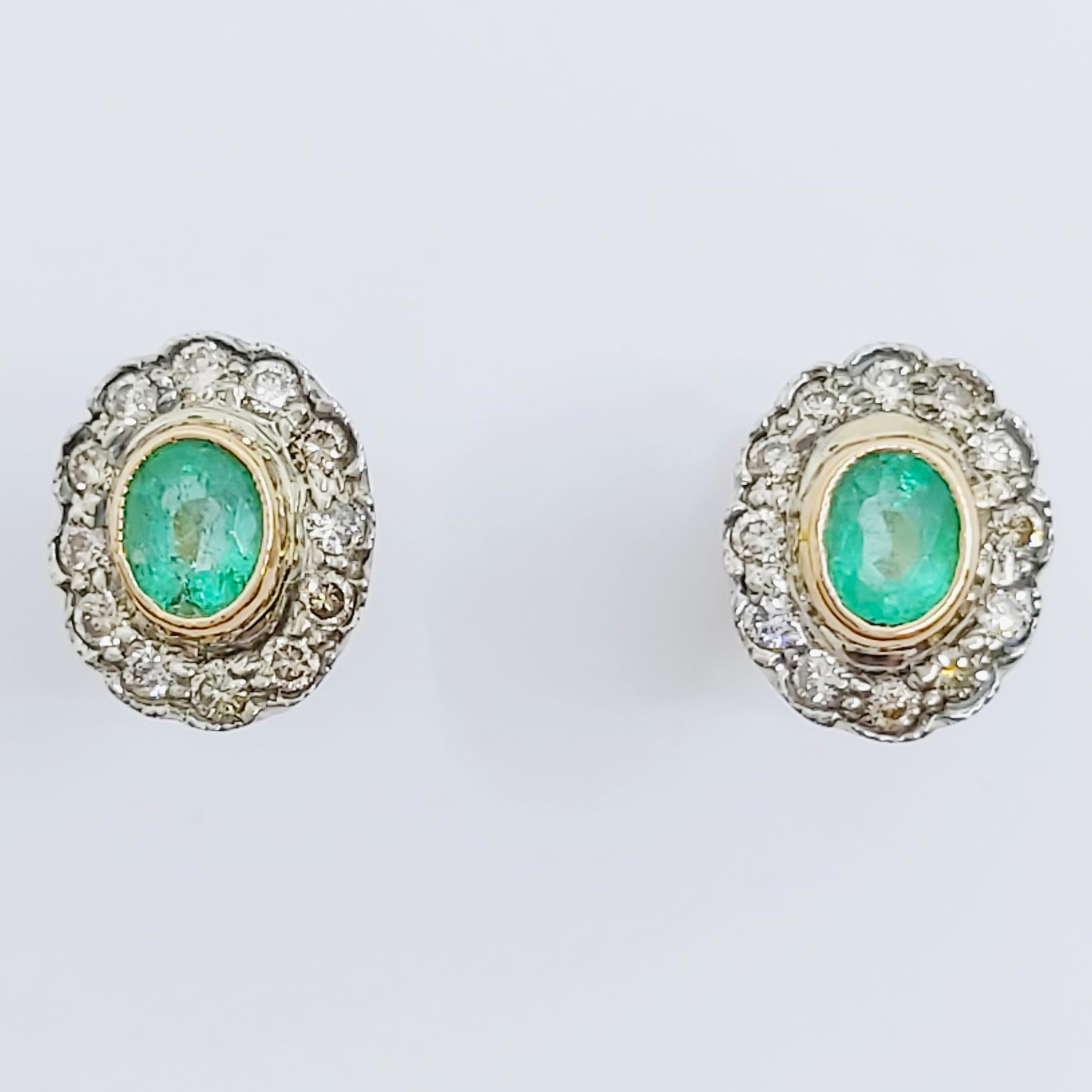 Ohrstecker 750/- und Silber mit Smaragden und Brillanten, 2,86g