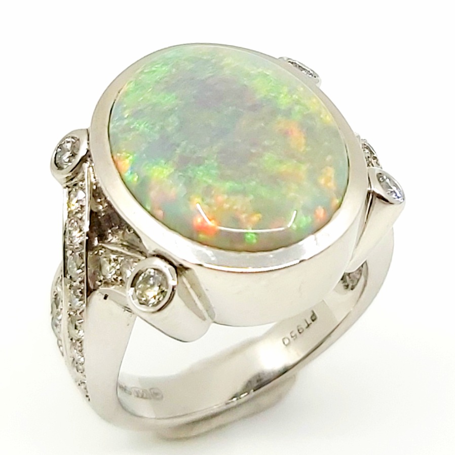1 Ring Platin mit Opal und Brillanten, Größe: 55, 17,4g