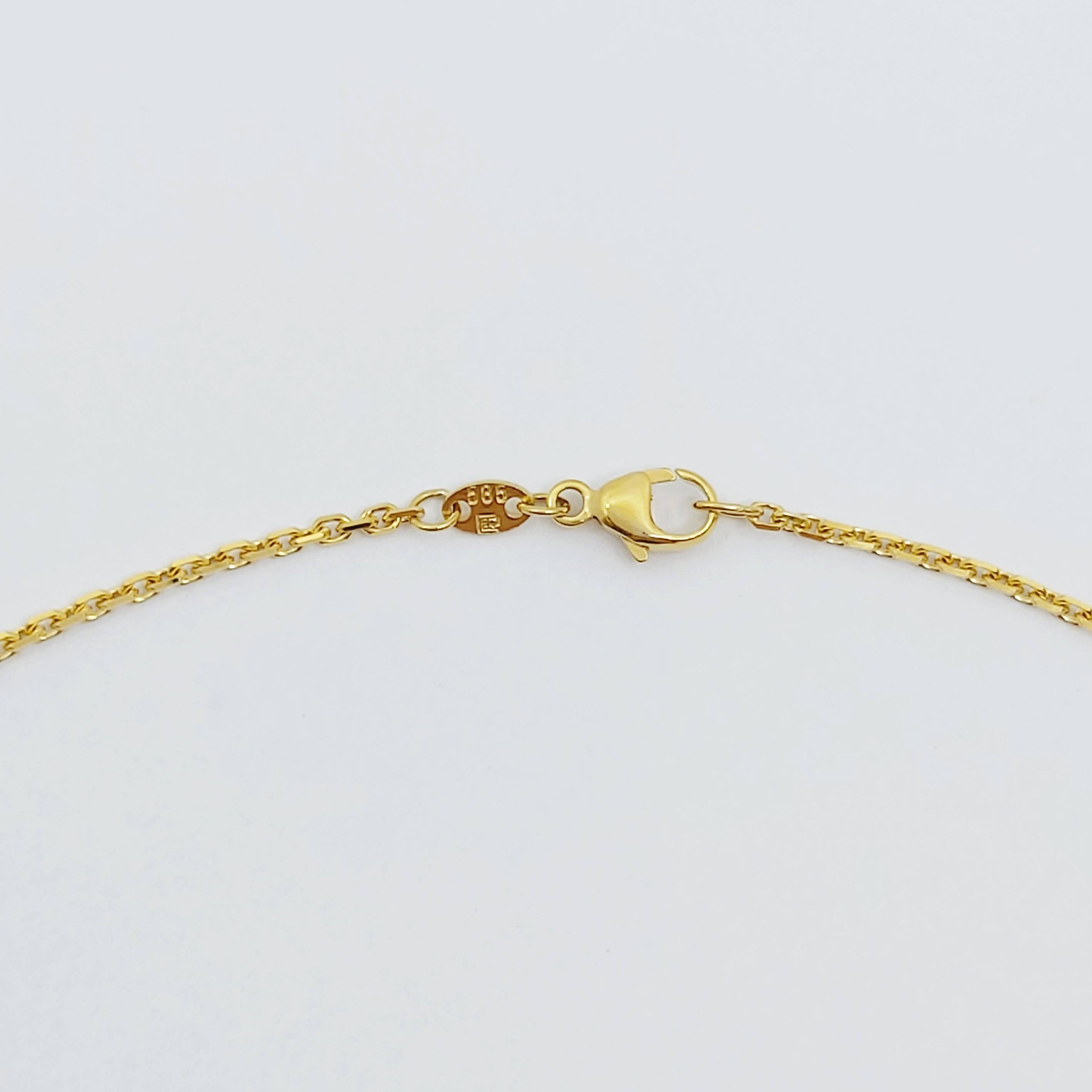 Halskette 585/-, Länge: 40 cm, Anhänger 585/- mit einem weißen Stein, 4,550g